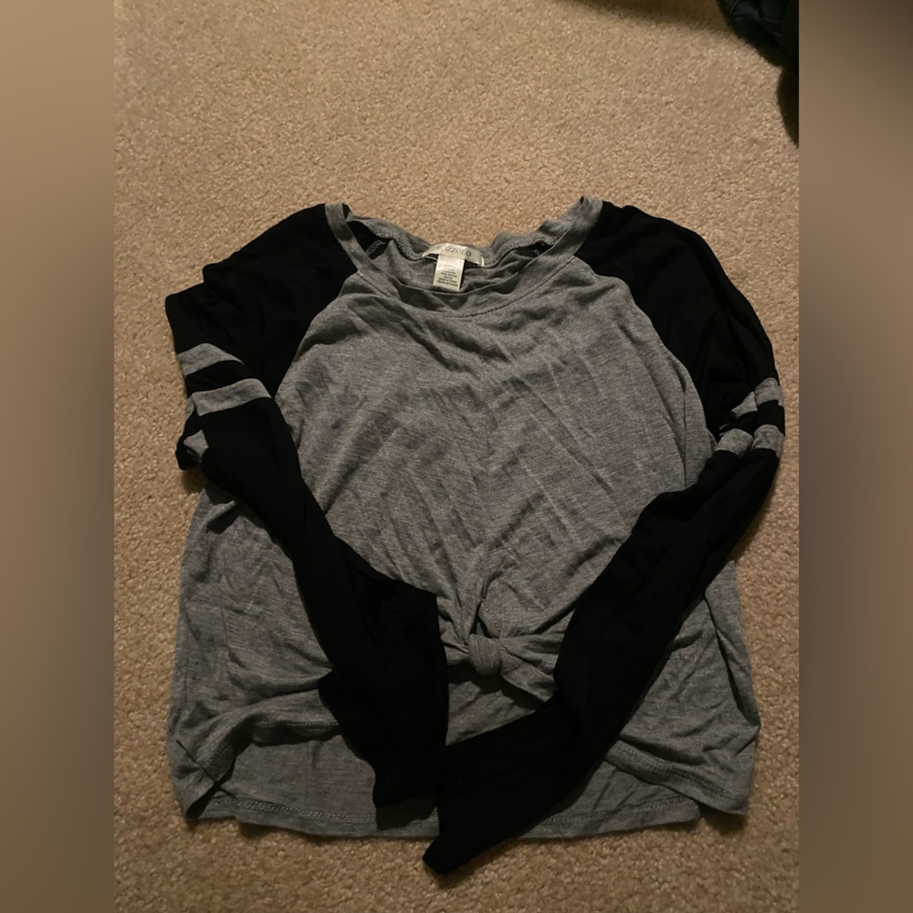 Women’s long sleeve crop top size small